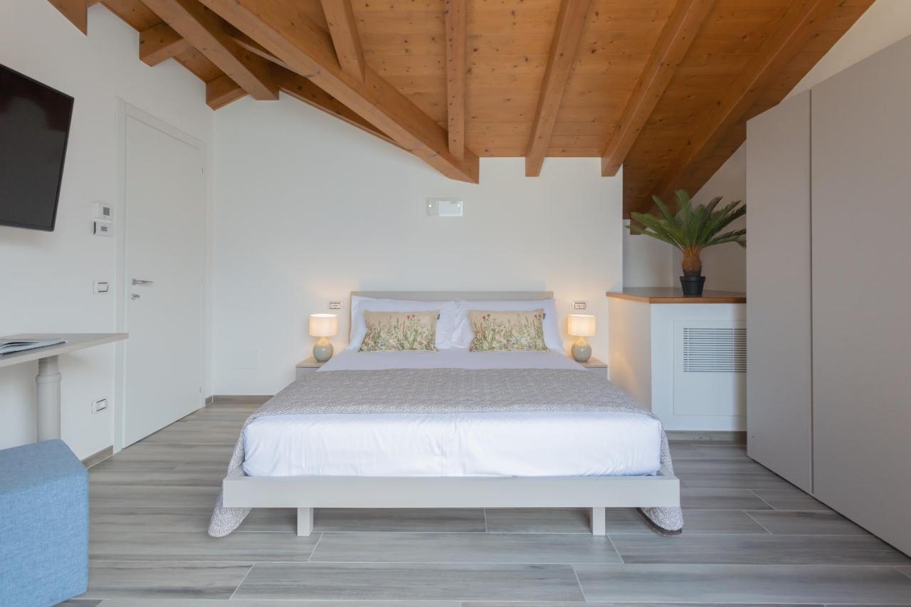Dream Lake Apartments Lake View - Private Beach By Rent All Como Lezzeno Exterior photo